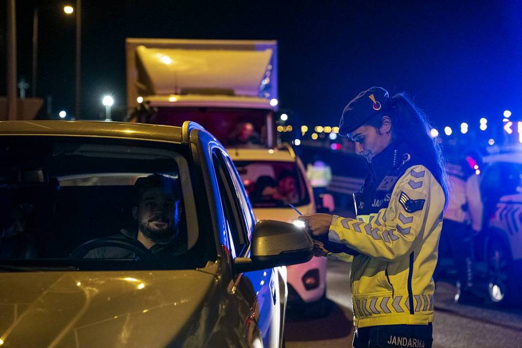 Modern radar sistemleri otoyollarda uçanı kaçanı anında tespit ediyor! 4 kademeli lazerlerle sürekli tarama yapılıyor 26